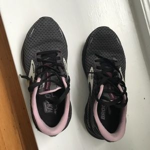 Brooks shoes women